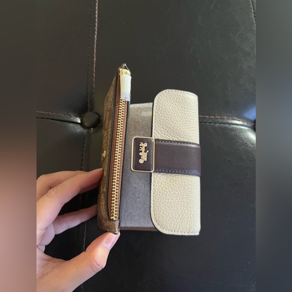 Coach Wallet - Picture 4 of 7